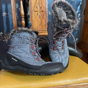 Columbia Women's Quilted Winter Boots - Gray and Black